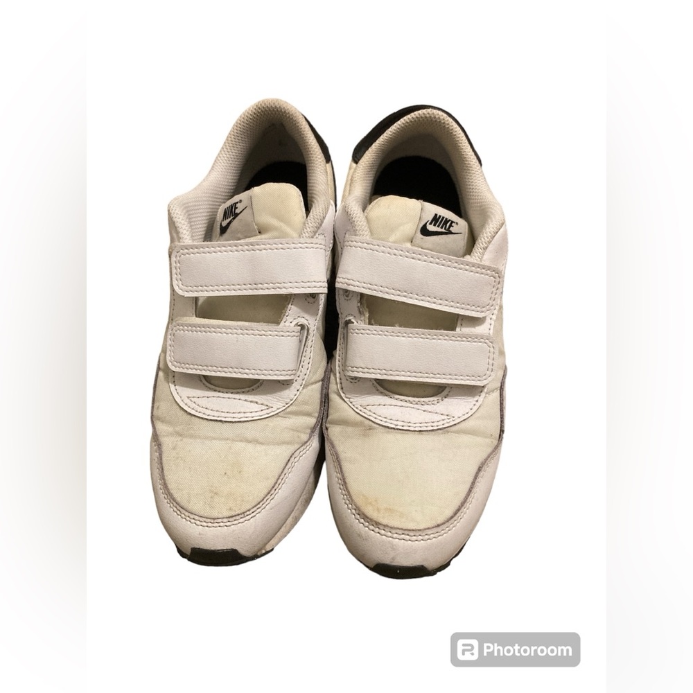 Nike MD Valiant (PSV) White & Black Sneakers. Size 3. - Picture 11 of 13